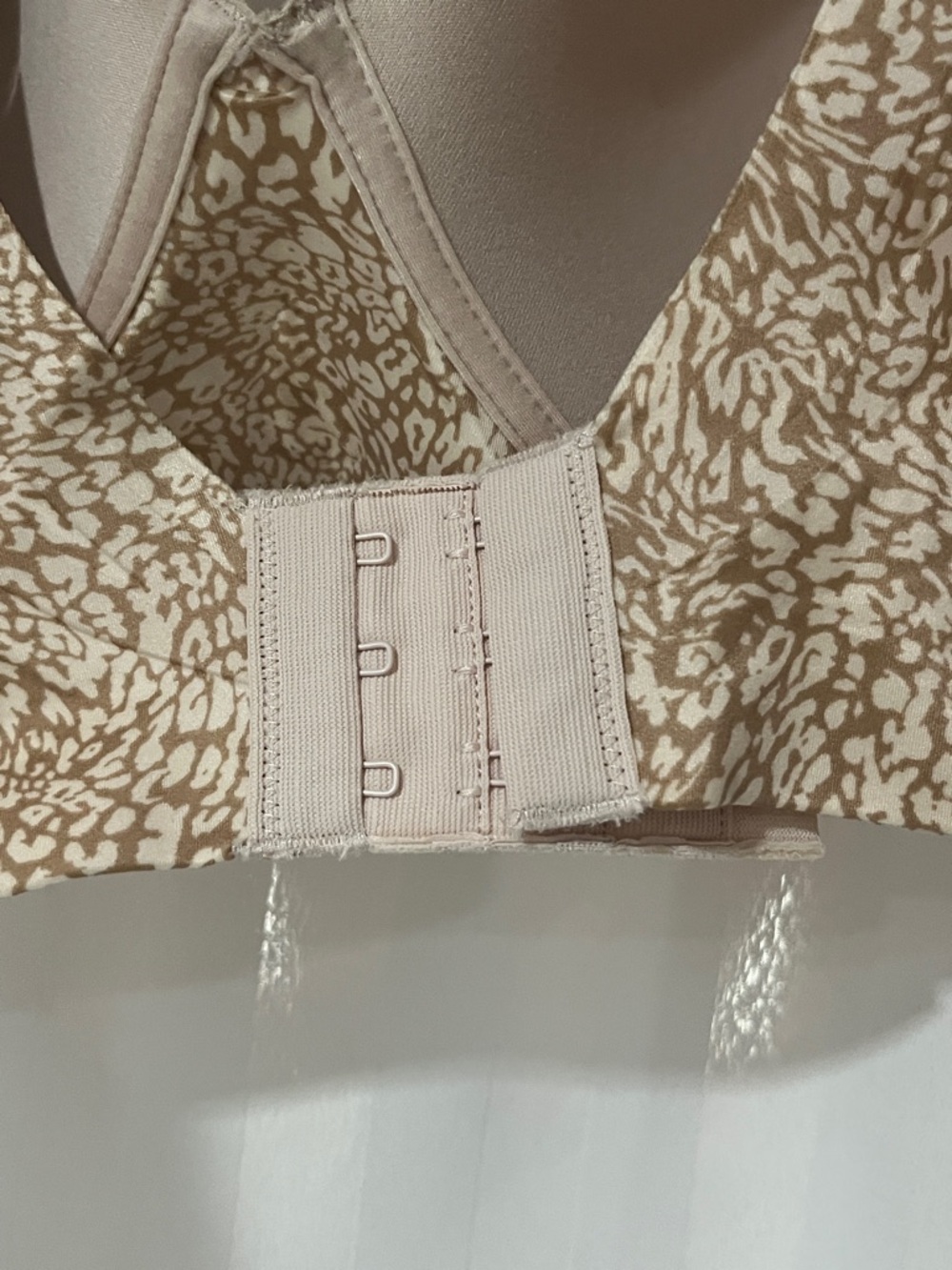 Bali Comfort Smooth T-Shirt Bra - Beige Animal Print Cool Comfort Fabric NWT - Picture 10 of 14